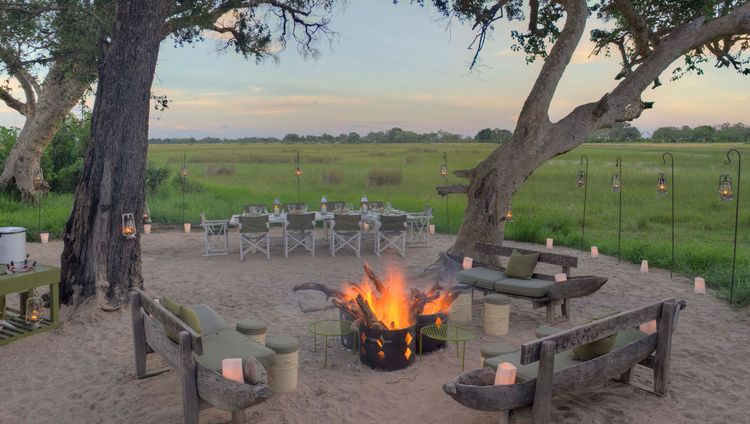 andBeyond Xaranna Okavango Delta Camp - Feuer