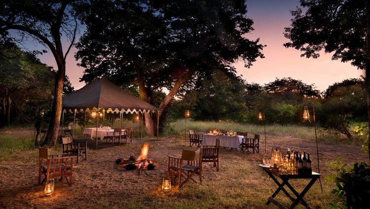 andBeyond Chobe Under Canvas - Am Feuer